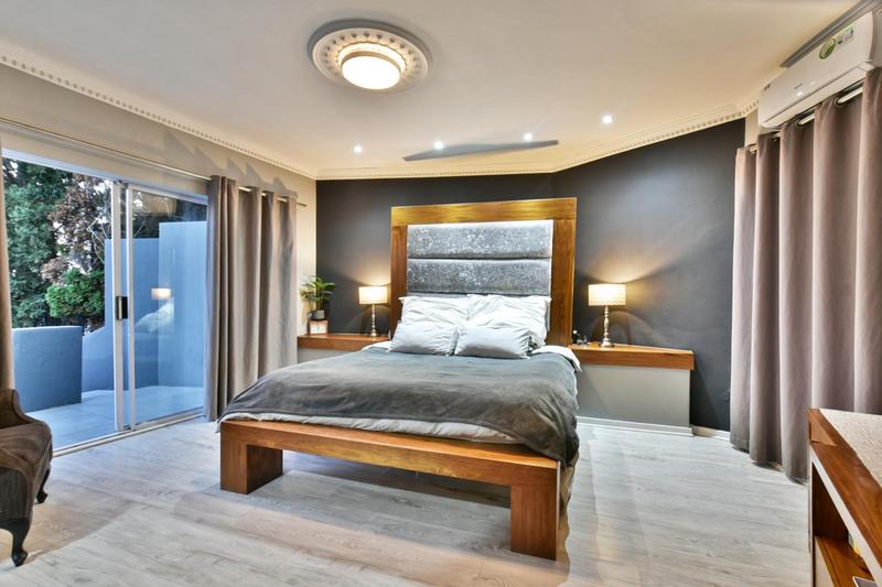 5 Bedroom Property for Sale in Glenvista Gauteng