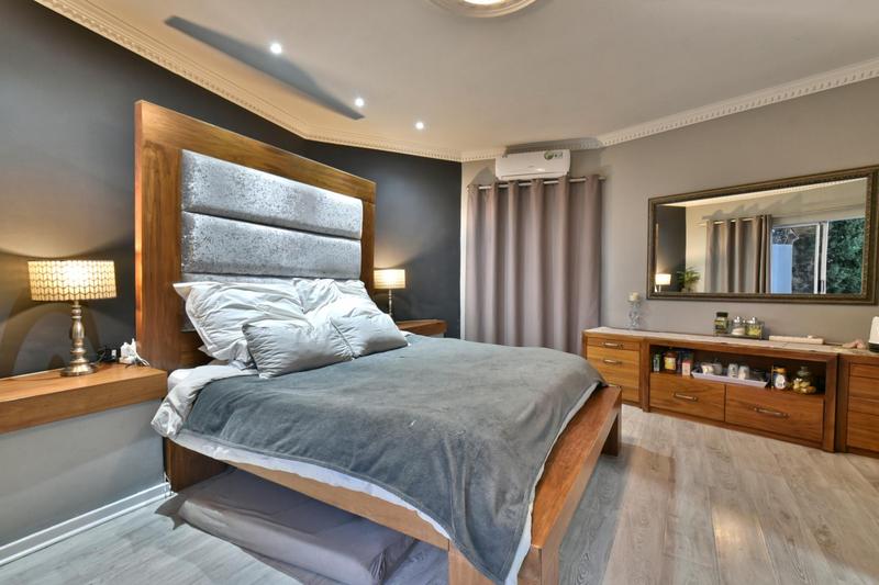 5 Bedroom Property for Sale in Glenvista Gauteng