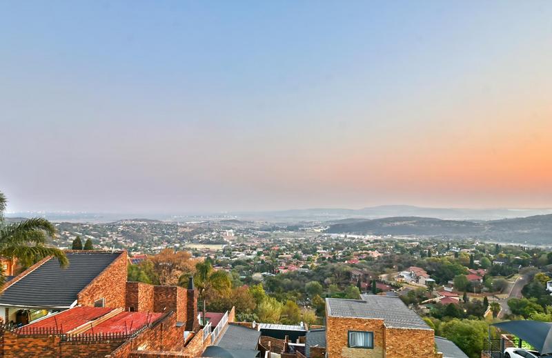 5 Bedroom Property for Sale in Glenvista Gauteng