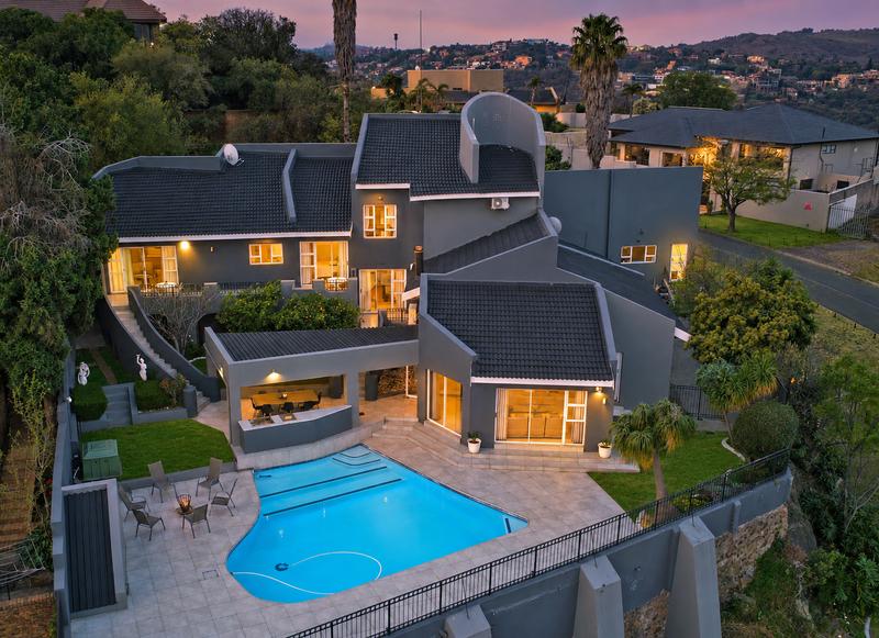 5 Bedroom Property for Sale in Glenvista Gauteng