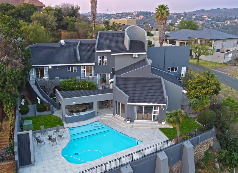 5 Bedroom Property for Sale in Glenvista Gauteng