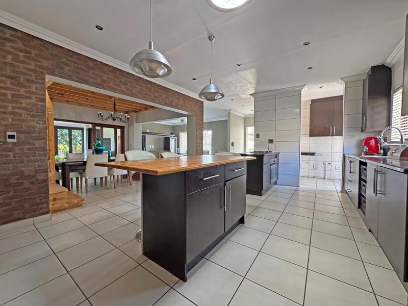 4 Bedroom Property for Sale in Pinehaven Gauteng