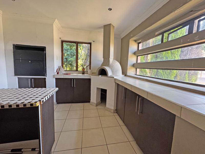4 Bedroom Property for Sale in Pinehaven Gauteng