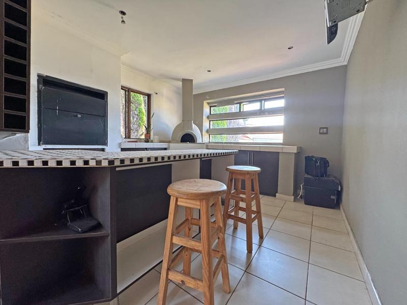 4 Bedroom Property for Sale in Pinehaven Gauteng