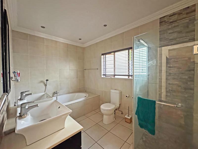 4 Bedroom Property for Sale in Pinehaven Gauteng