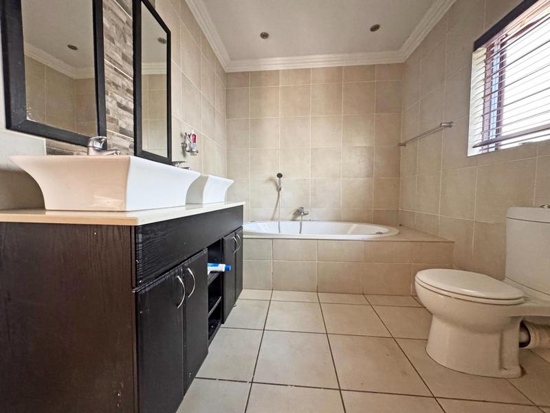 4 Bedroom Property for Sale in Pinehaven Gauteng