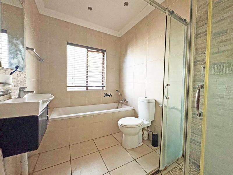4 Bedroom Property for Sale in Pinehaven Gauteng