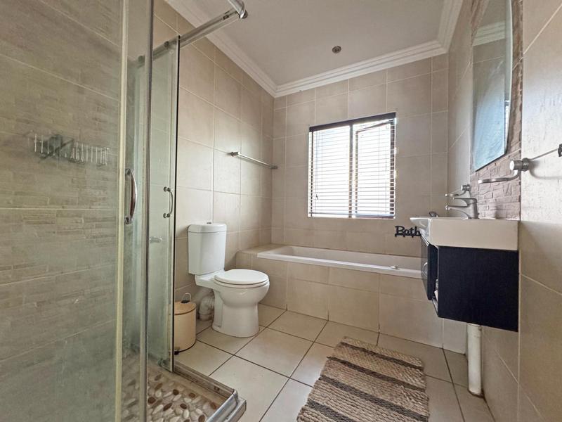 4 Bedroom Property for Sale in Pinehaven Gauteng