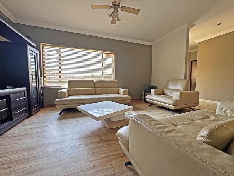 4 Bedroom Property for Sale in Pinehaven Gauteng