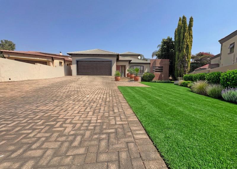 4 Bedroom Property for Sale in Pinehaven Gauteng