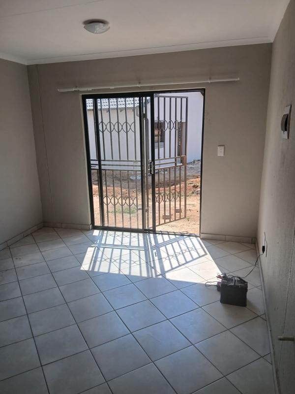 To Let 2 Bedroom Property for Rent in Reigerpark Gauteng