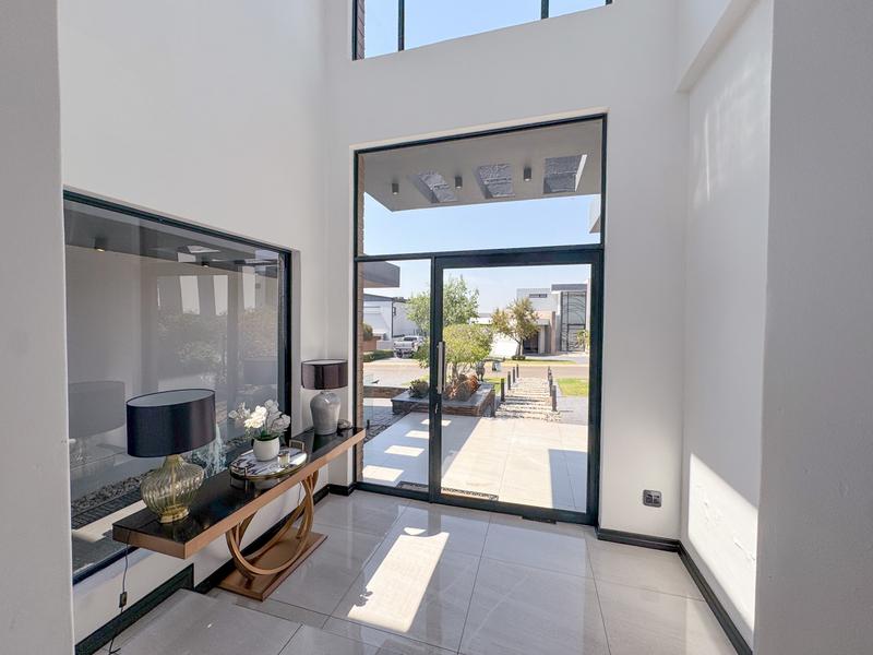 5 Bedroom Property for Sale in Midstream Ridge Gauteng