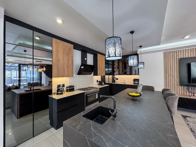 5 Bedroom Property for Sale in Midstream Ridge Gauteng