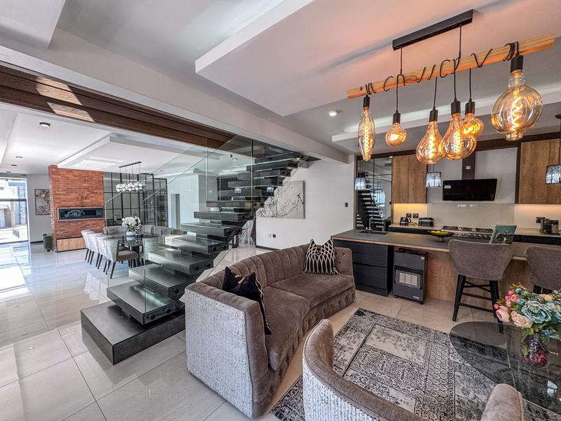 5 Bedroom Property for Sale in Midstream Ridge Gauteng