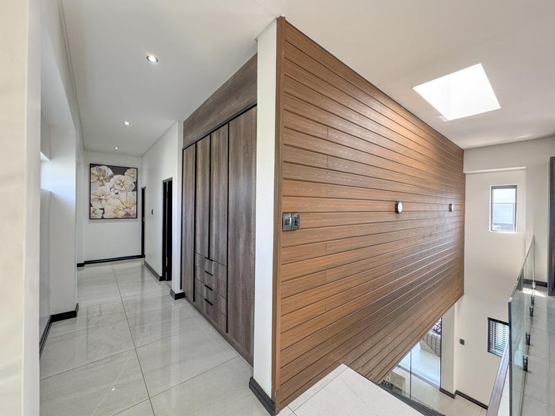 5 Bedroom Property for Sale in Midstream Ridge Gauteng