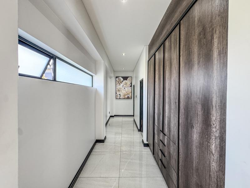 5 Bedroom Property for Sale in Midstream Ridge Gauteng