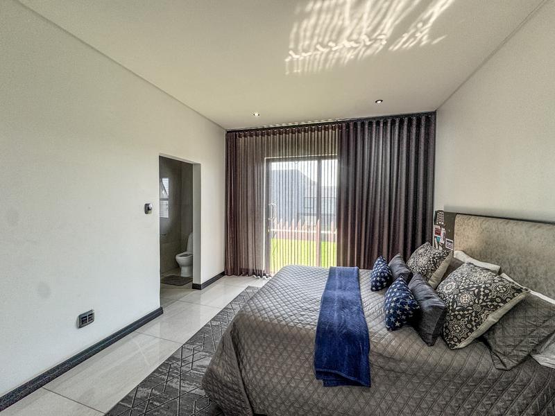5 Bedroom Property for Sale in Midstream Ridge Gauteng