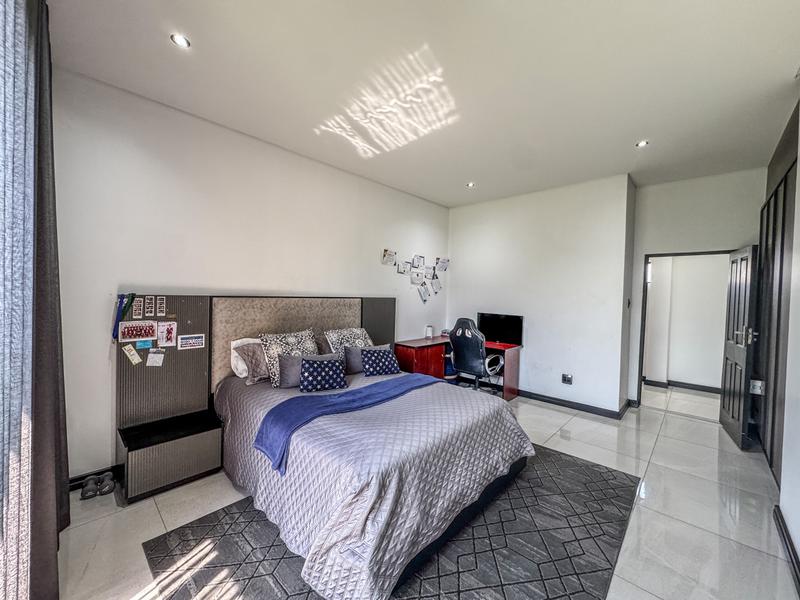 5 Bedroom Property for Sale in Midstream Ridge Gauteng