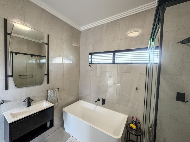 5 Bedroom Property for Sale in Midstream Ridge Gauteng