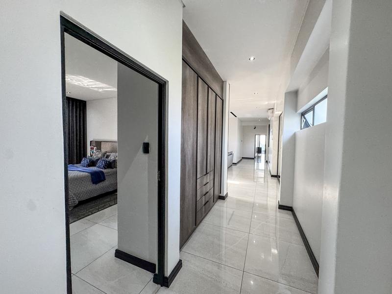5 Bedroom Property for Sale in Midstream Ridge Gauteng