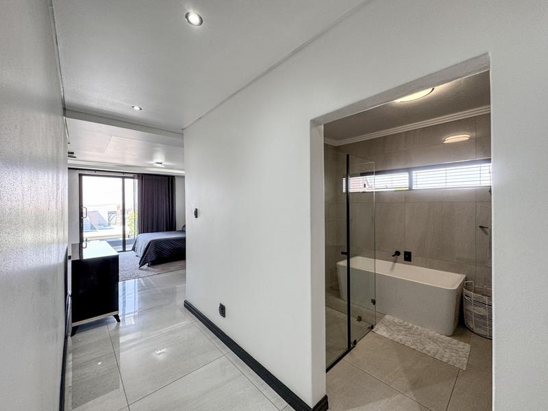 5 Bedroom Property for Sale in Midstream Ridge Gauteng
