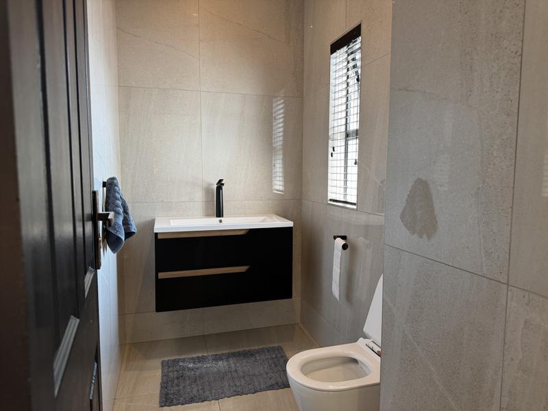 5 Bedroom Property for Sale in Midstream Ridge Gauteng