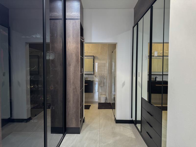 5 Bedroom Property for Sale in Midstream Ridge Gauteng