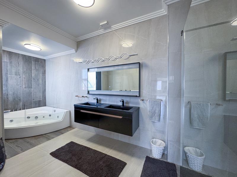 5 Bedroom Property for Sale in Midstream Ridge Gauteng
