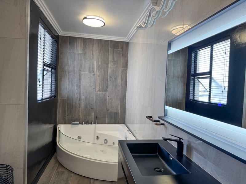 5 Bedroom Property for Sale in Midstream Ridge Gauteng