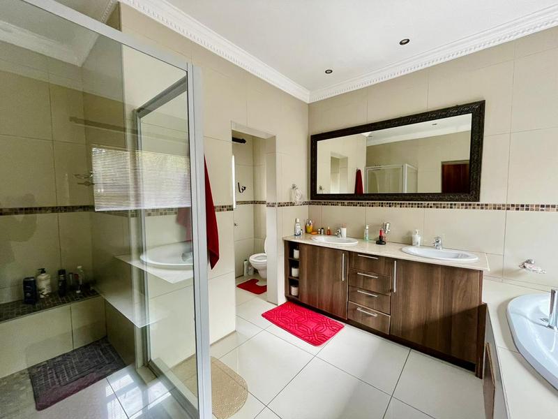 5 Bedroom Property for Sale in Willow Acres Gauteng