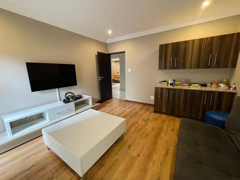 5 Bedroom Property for Sale in Willow Acres Gauteng
