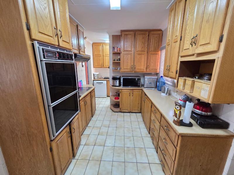 5 Bedroom Property for Sale in Magalieskruin Gauteng