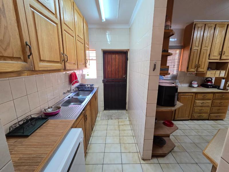 5 Bedroom Property for Sale in Magalieskruin Gauteng