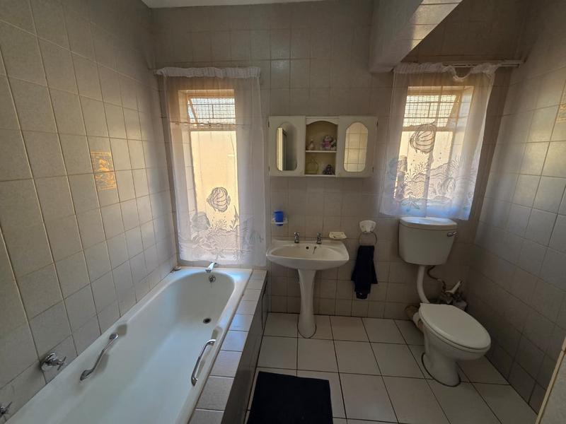 5 Bedroom Property for Sale in Magalieskruin Gauteng