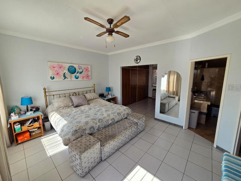 5 Bedroom Property for Sale in Magalieskruin Gauteng