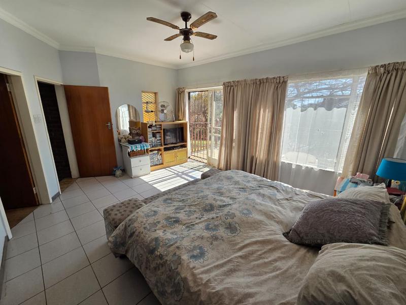 5 Bedroom Property for Sale in Magalieskruin Gauteng