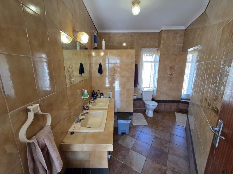 5 Bedroom Property for Sale in Magalieskruin Gauteng