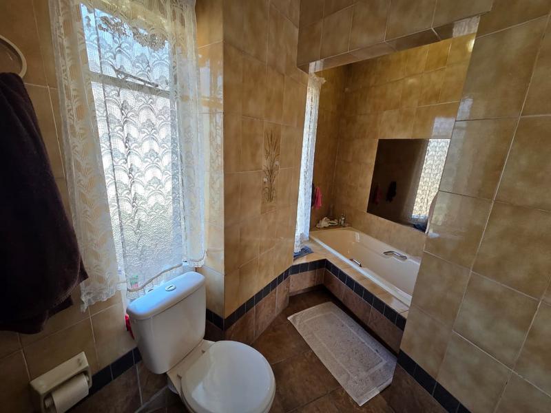 5 Bedroom Property for Sale in Magalieskruin Gauteng