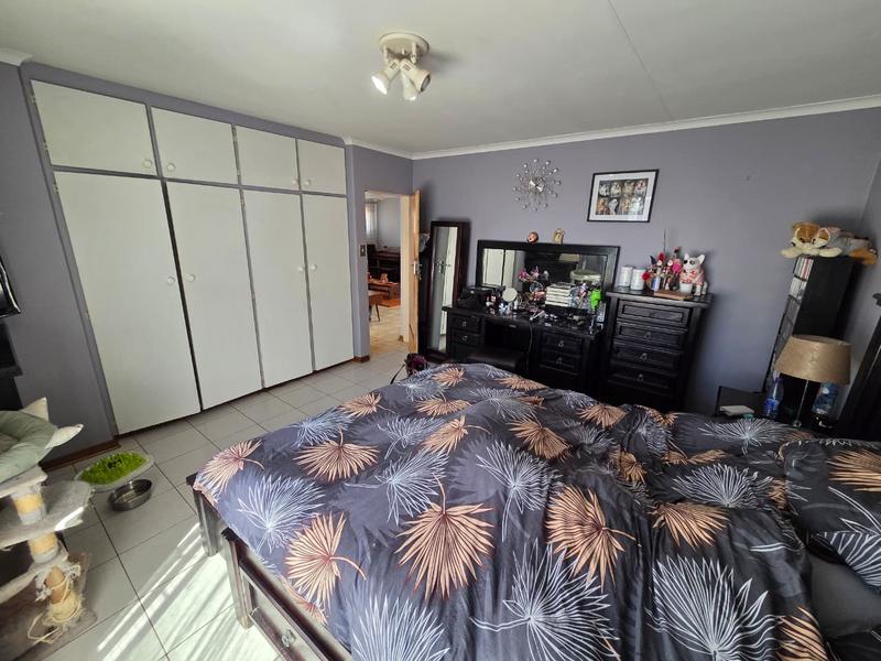 5 Bedroom Property for Sale in Magalieskruin Gauteng