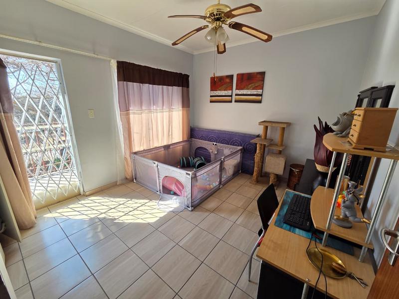 5 Bedroom Property for Sale in Magalieskruin Gauteng