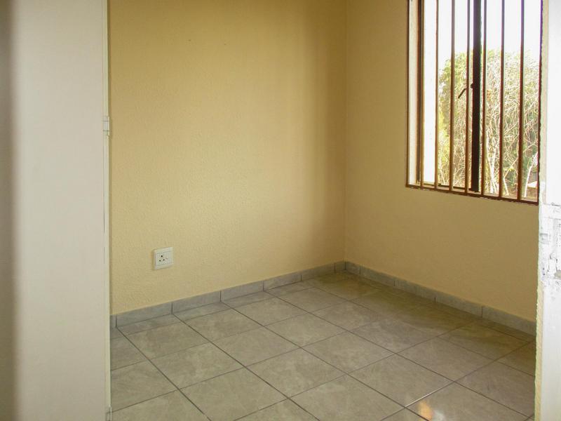 To Let 2 Bedroom Property for Rent in Die Hoewes Gauteng