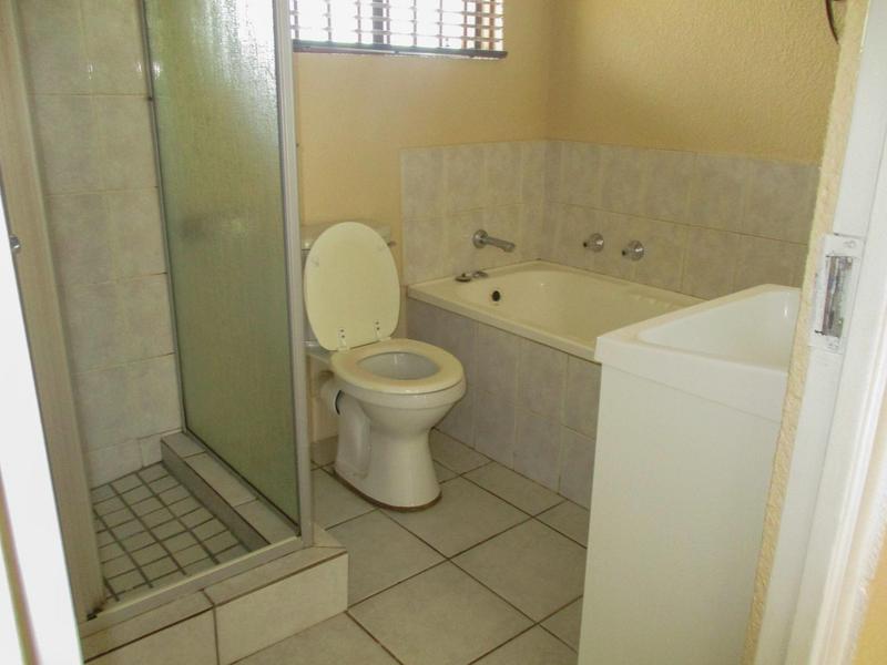 To Let 2 Bedroom Property for Rent in Die Hoewes Gauteng