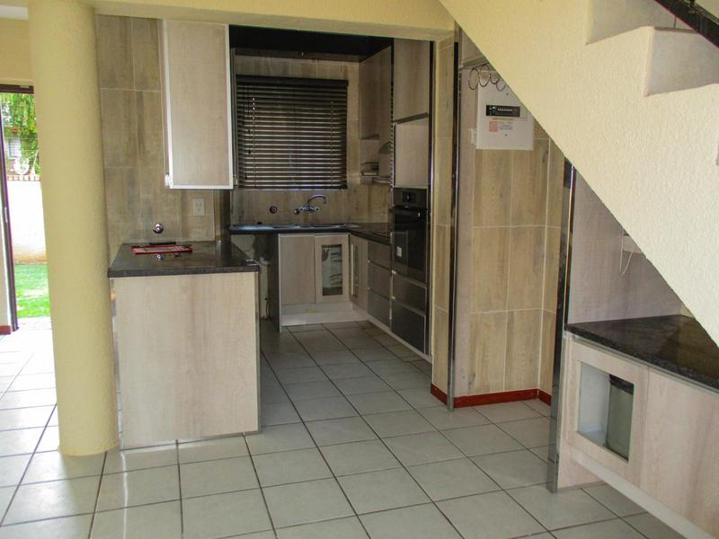 To Let 2 Bedroom Property for Rent in Die Hoewes Gauteng