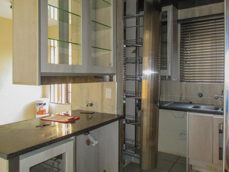 To Let 2 Bedroom Property for Rent in Die Hoewes Gauteng