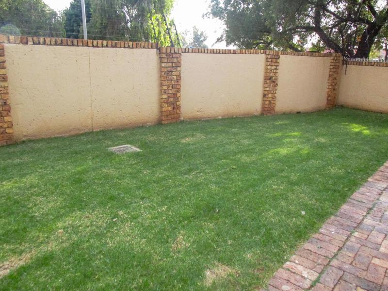 To Let 2 Bedroom Property for Rent in Die Hoewes Gauteng