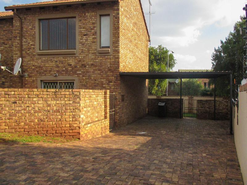 To Let 2 Bedroom Property for Rent in Die Hoewes Gauteng