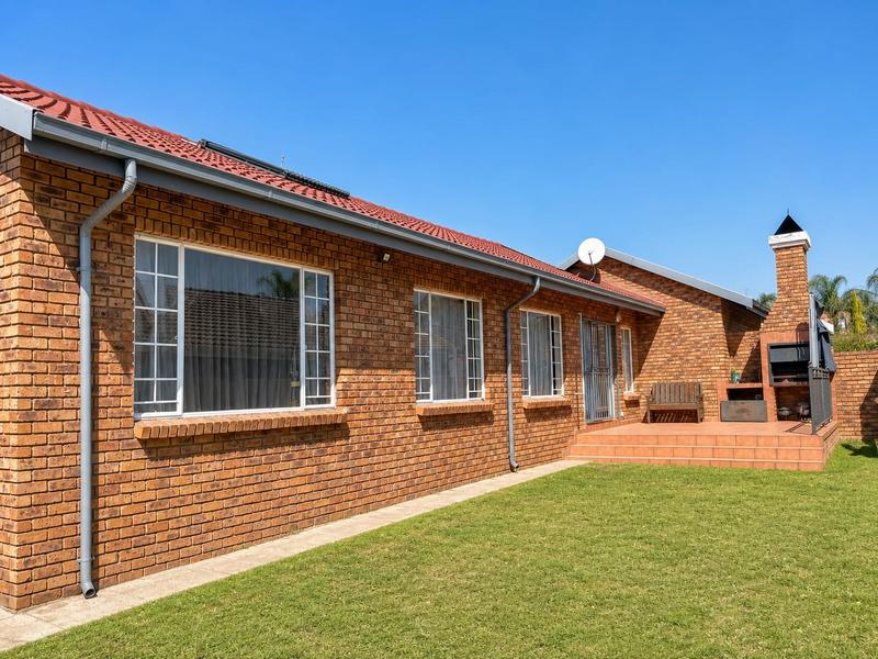 4 Bedroom Property for Sale in Thatchfield Gauteng