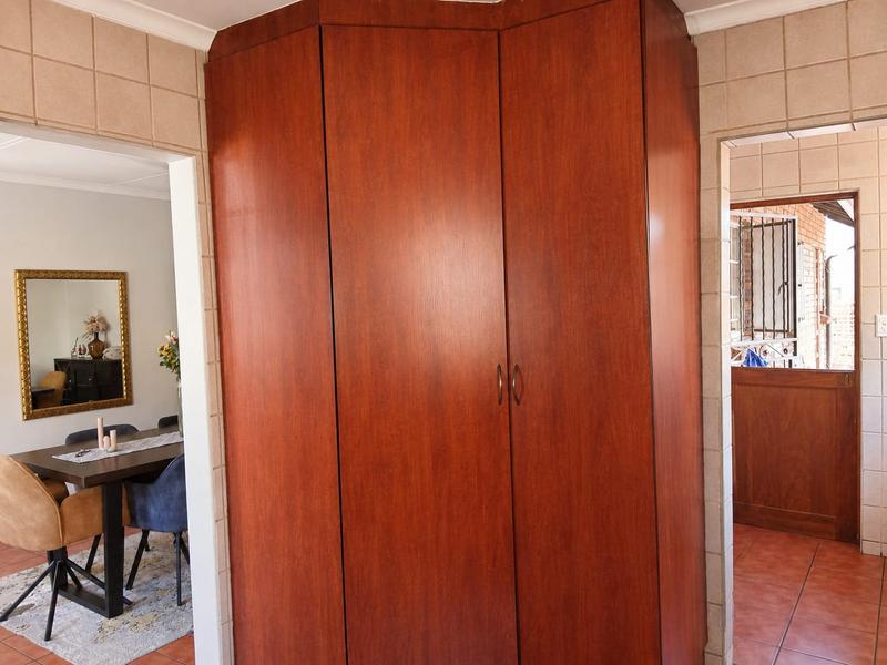 4 Bedroom Property for Sale in Thatchfield Gauteng
