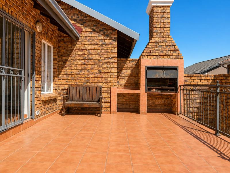 4 Bedroom Property for Sale in Thatchfield Gauteng