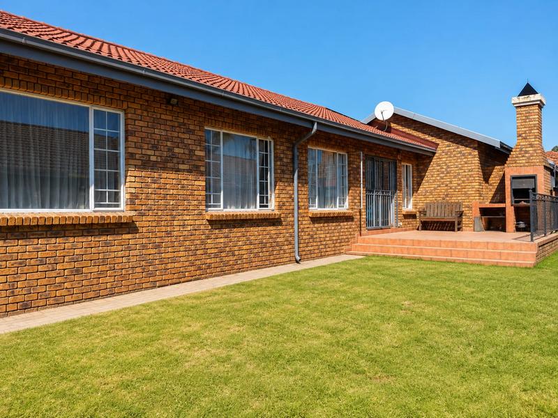 4 Bedroom Property for Sale in Thatchfield Gauteng